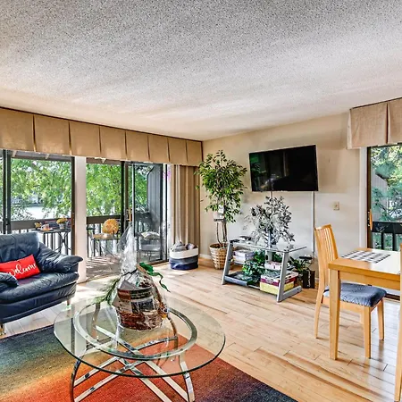 Lakeview Condo With Resort Pool 2 Miles To Golf!
